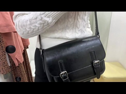 ❤️ Melancap awam perempuan jalang FeralBerry dengan dildo di dalam bilik pemasangan ❤️❌ Video persetan  pada ms.friendmap.top